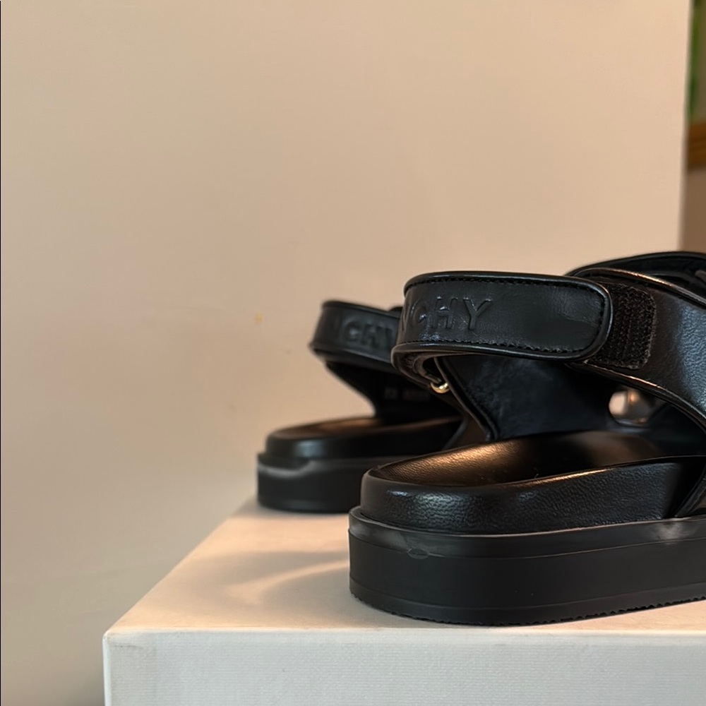 BNWT Givenchy Black Flat Goat Leather (100%) Sandals with Gold Buckles NEW 🥰 - Picture 3 of 6